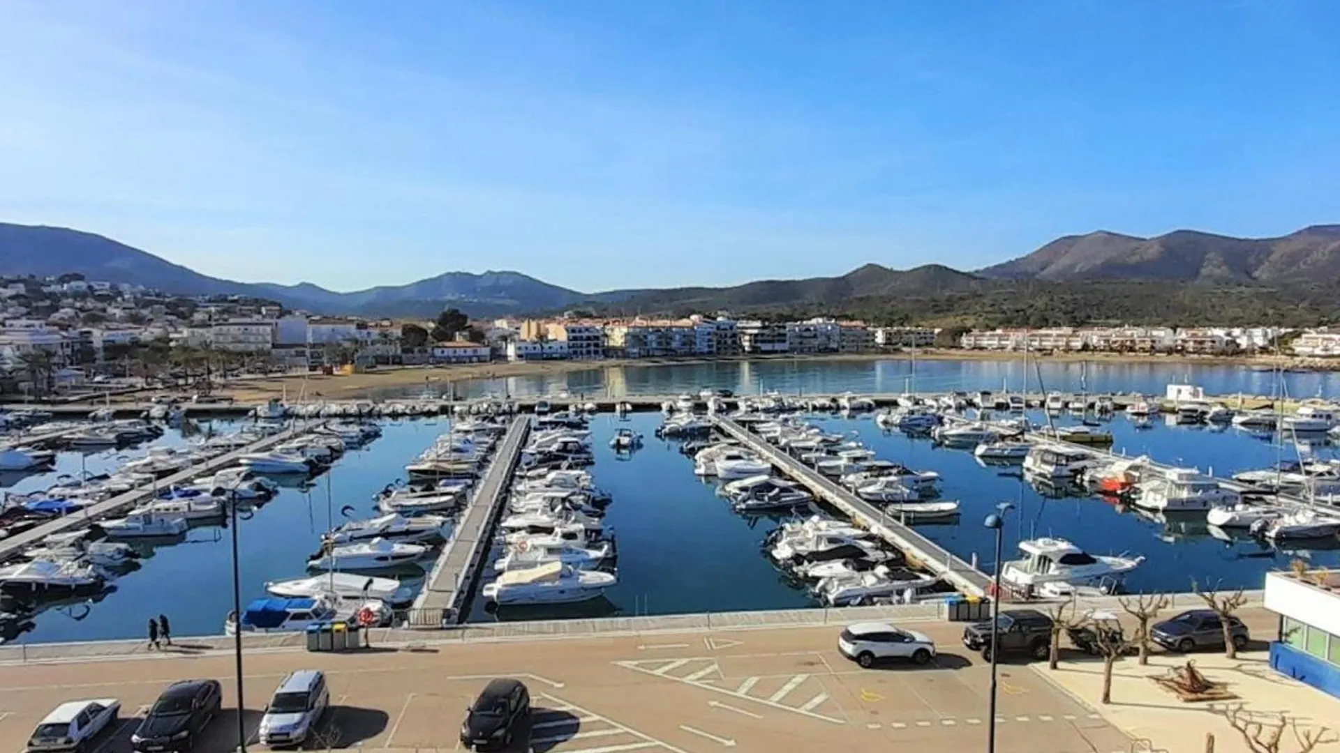 Magnifico Apartamento Cerca De La Playa En Llanca, Se Admiten Mascotas - Es-170-19 0*,  Hiszpania